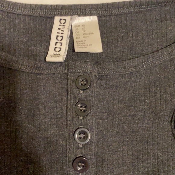 Dark grey long sleeve crop top with buttons - Picture 2 of 3